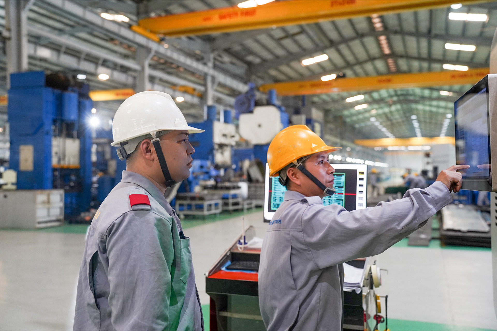 ĐƠN HÀNG Công ty HHCP công nghiệp lazer Quần Lâm tuyển 2 nam