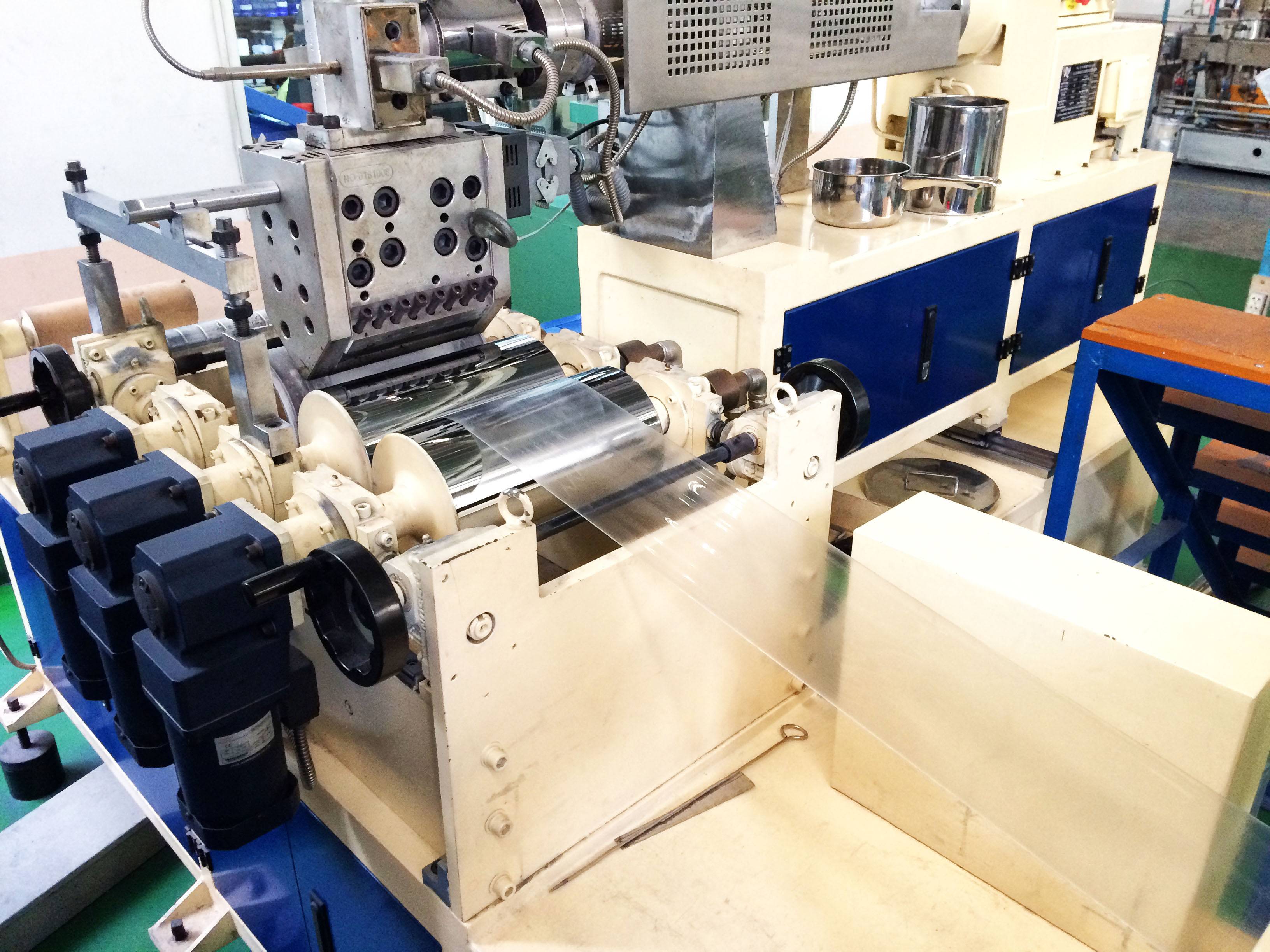 Cần tuyển gấp 04 nam lao động làm thao tác máy sản xuất các sản phẩm nhựa lương cao, đã có Quota tháng 8/ 2019